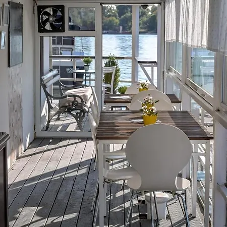Sweet House On The River Ботель